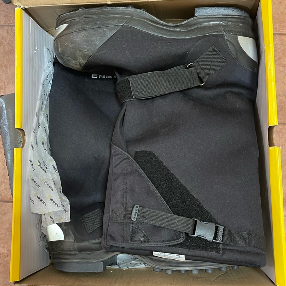 SNOWGEAR FLEECE-LINED 14" STUDDED WINTER OVERSHOE size 10